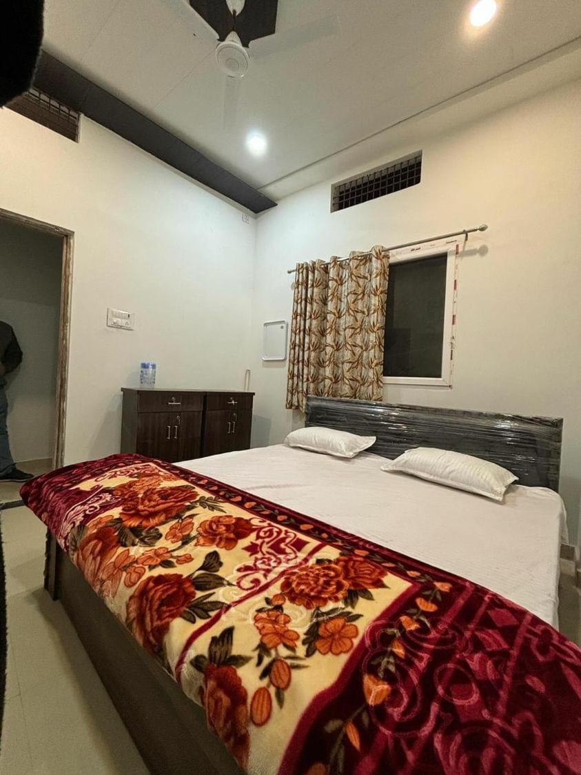 Hotel Madhuri