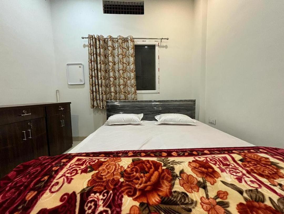 Hotel Madhuri 5*